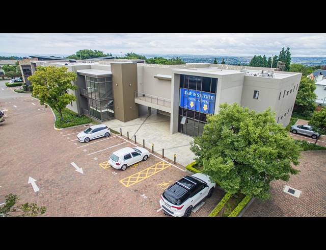 160M² OFFICE FOR SALE IN FOURWAYS